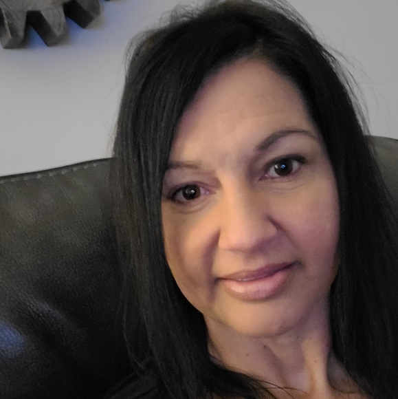 Meet your Posher, Ellen - Picture 1 of 1